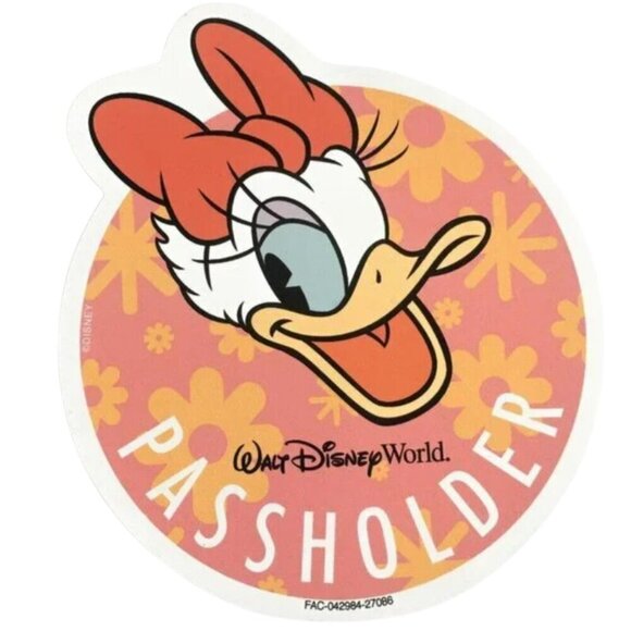 Disney Annual Passholder Daisy Duck Spring & Garden Magnet - Picture 1 of 1
